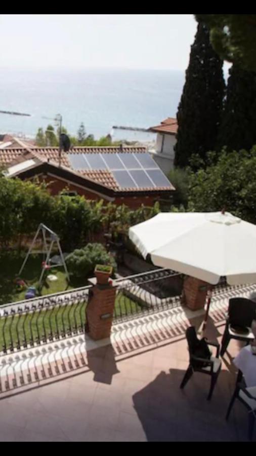 Dolcevita Rooms Arma di Taggia Exterior photo